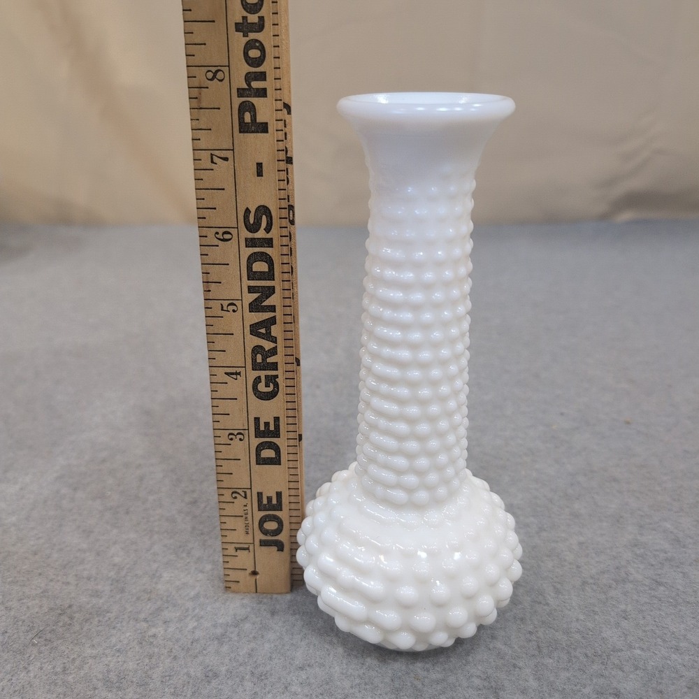 Vintage Fenton White Milk Glass Hobnail Bud Vase Bulbous Base Retro Decor - Picture 5 of 6
